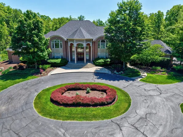8479 Misty Mdws, Grand Blanc, MI 48439