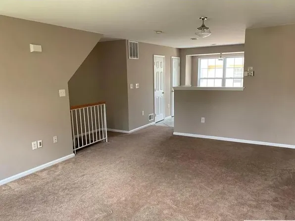 21 Giera Ct, Parlin, NJ 08859