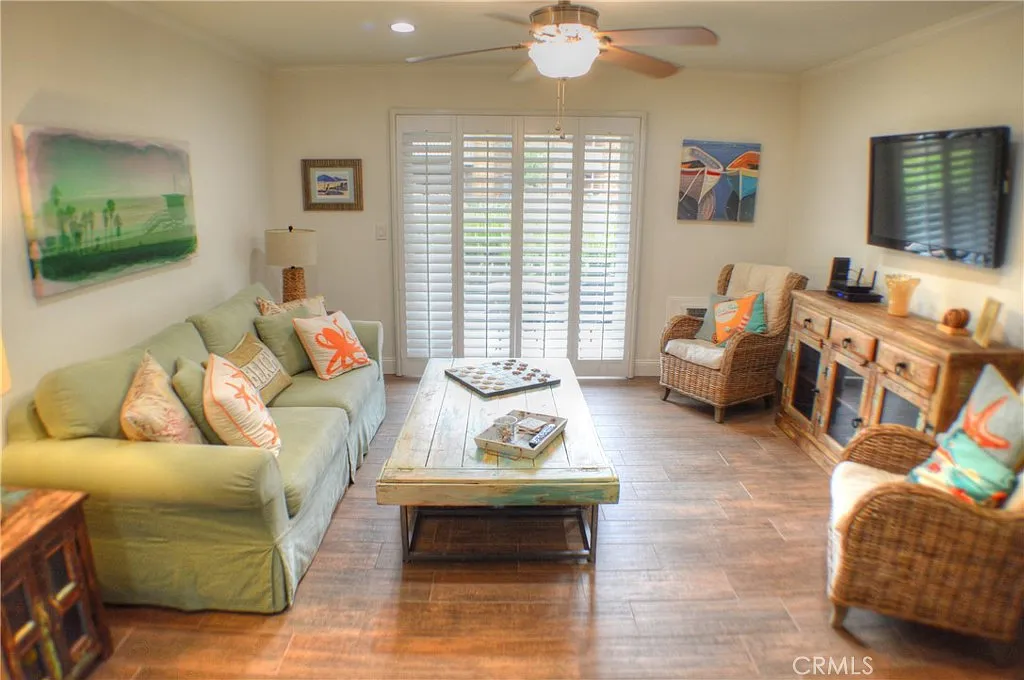 2 bed, 870 sqft, $3,675 — Photo 2