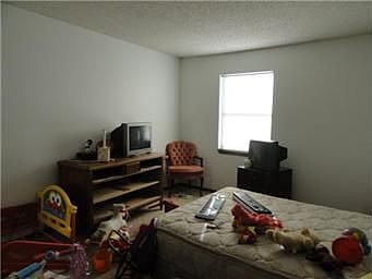 5th image of 7700-7702 NW 79th Pl