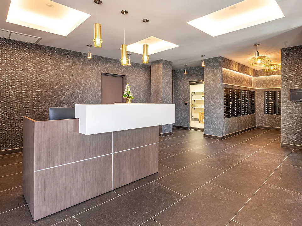 4-reception-desk