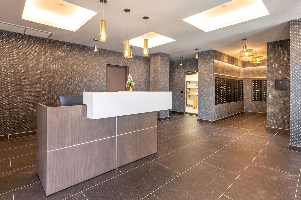 4-reception-desk
