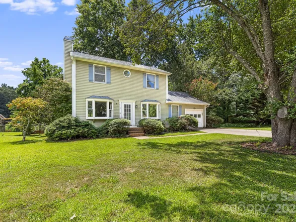 3 Trappers Run Dr, Asheville, NC 28805