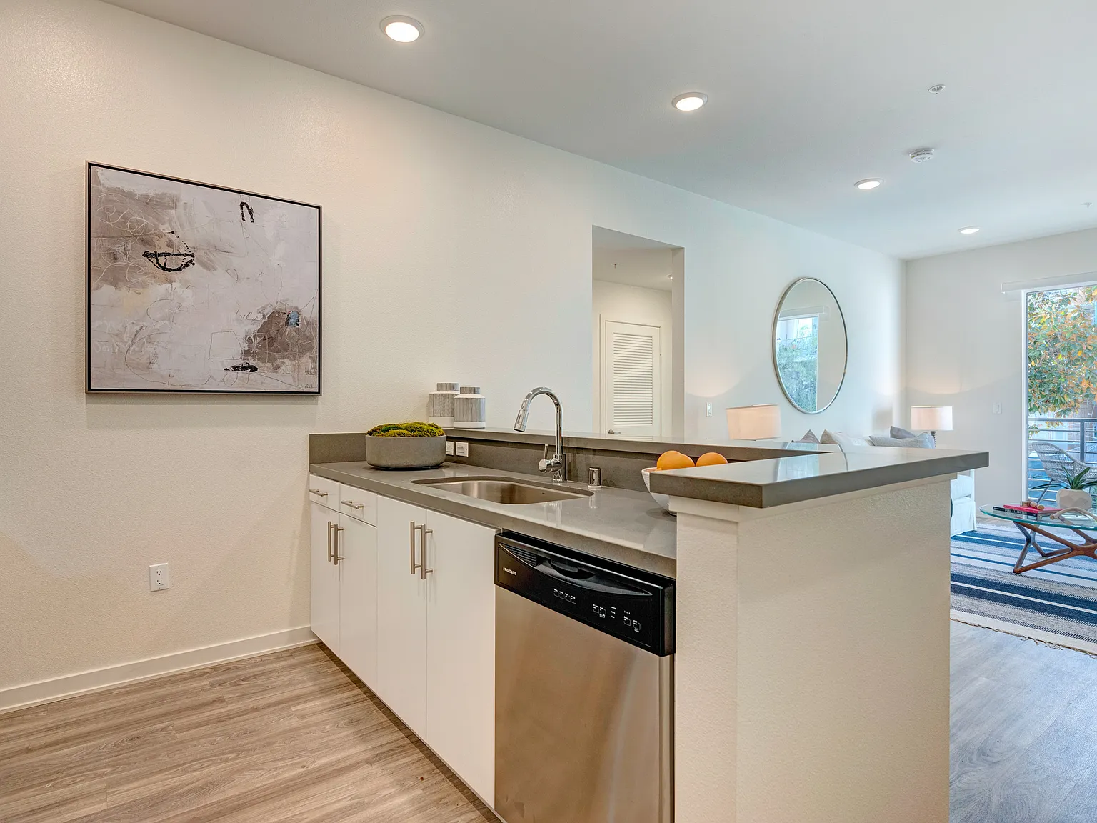 3 bed, 2.5 bath, 1315 sqft, $3,895 — Photo 4