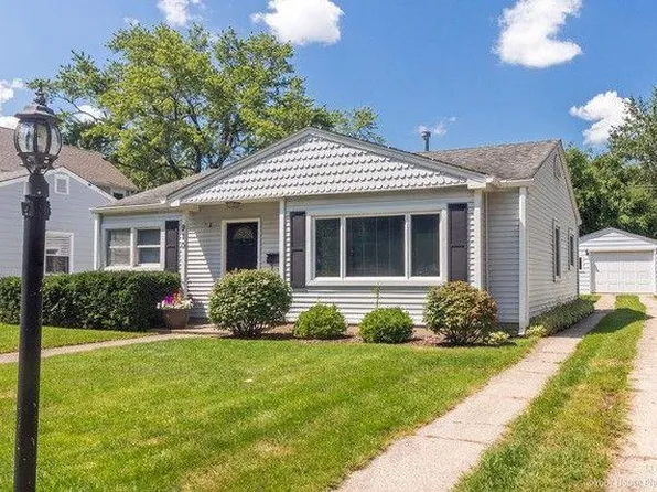 910 N Douglas Ave, Arlington Heights, IL 60004
