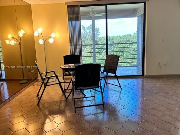 900 Saint Charles Pl APT 708, Pembroke Pines, FL 33026