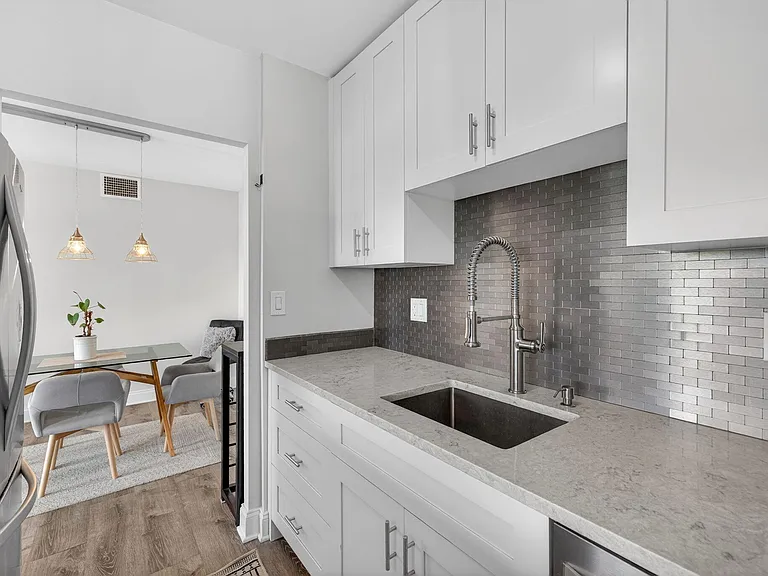 2555 NE 11th St #609 — Photo 12