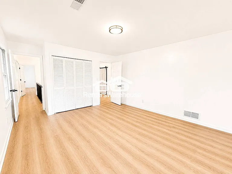 338 Travis St — Photo 30