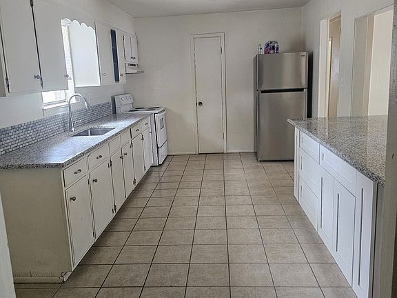 3rd image of 1128 Vivian St