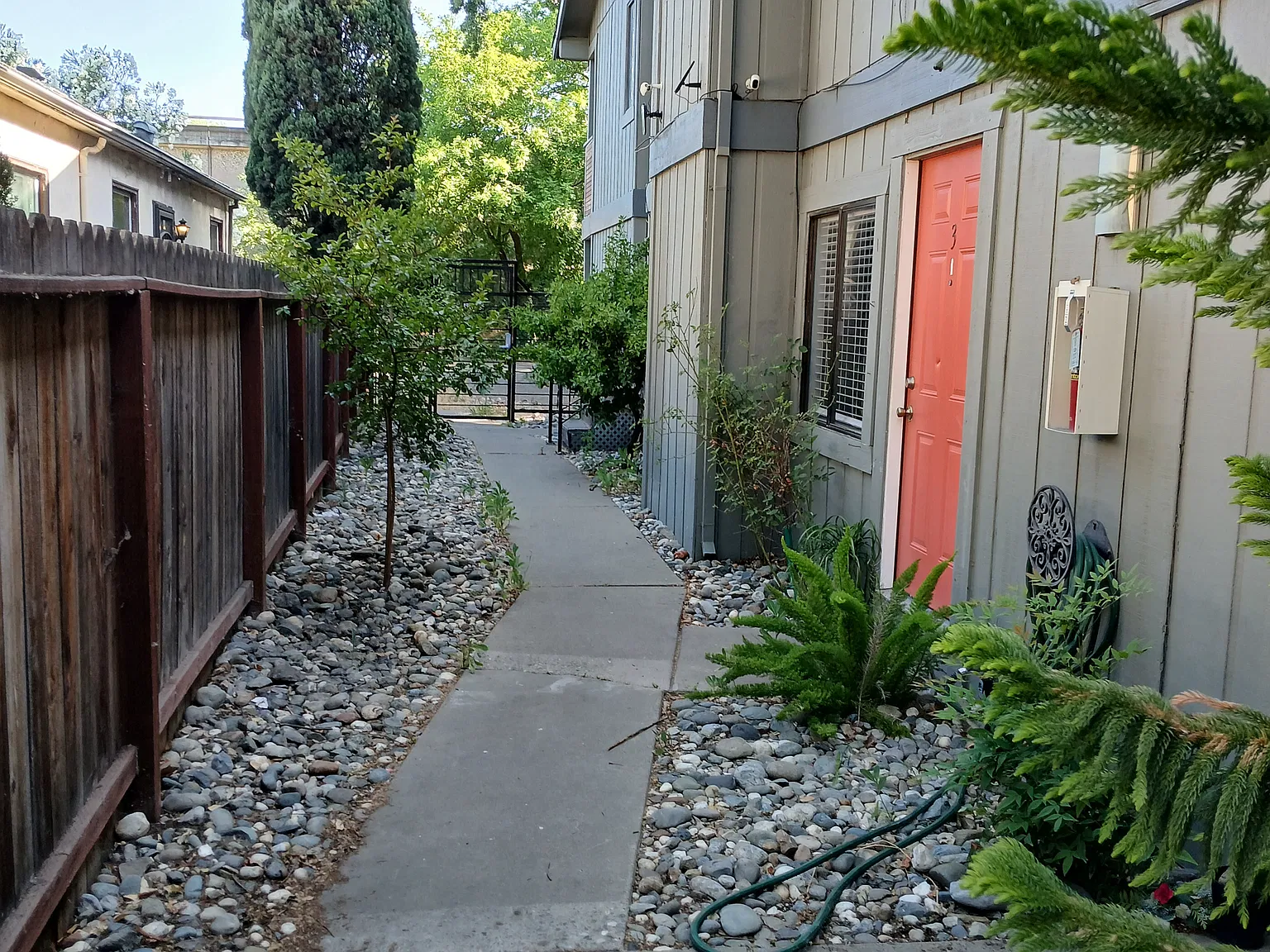 2 bed, 750 sqft, $1,880 — Photo 2
