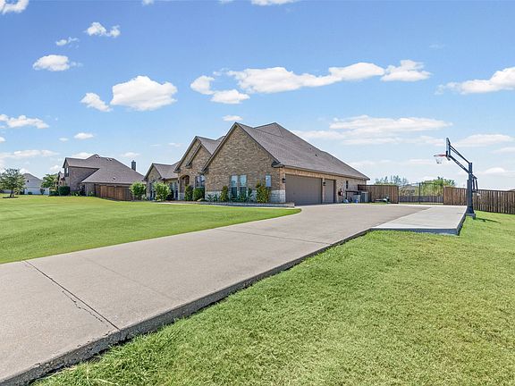 4th image of 3510 Serene Dr