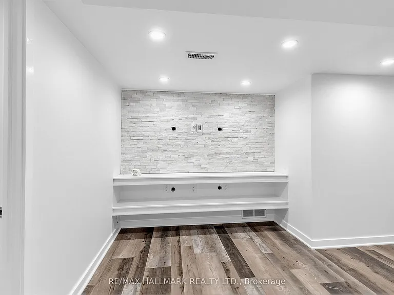 10 Hartley Ave #BASEMENT — Photo 12