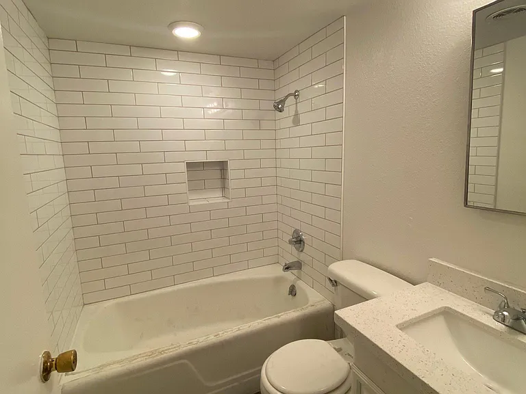 523 E Roanoke Ave #A — Photo 28