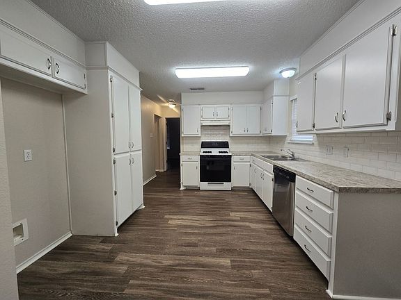 5th image of 2704 85th St