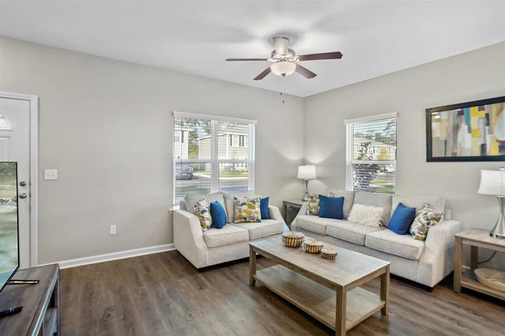3 bed, 3.0 bath, 1280 sqft, $1,500 — Photo 4