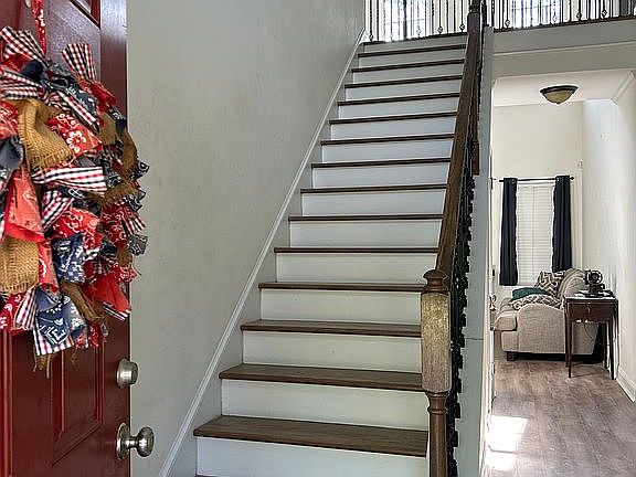 4th image of 265 Dewey Dr