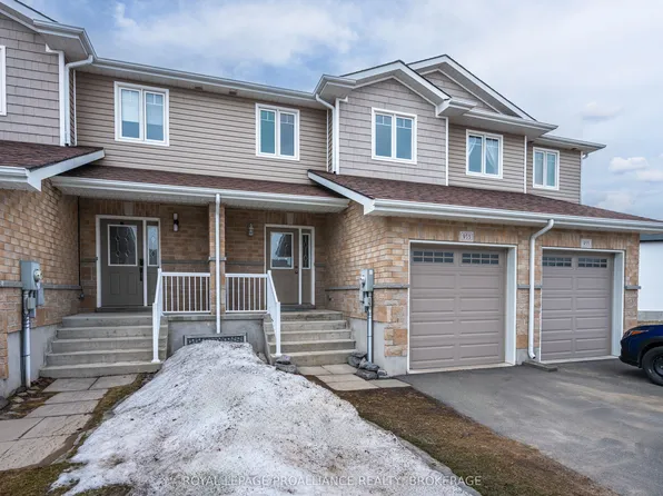 953 Blossom St, Kingston, ON K7P 0N2