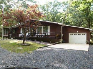 155 Chipmunk Rd, Bushkill, PA 18324