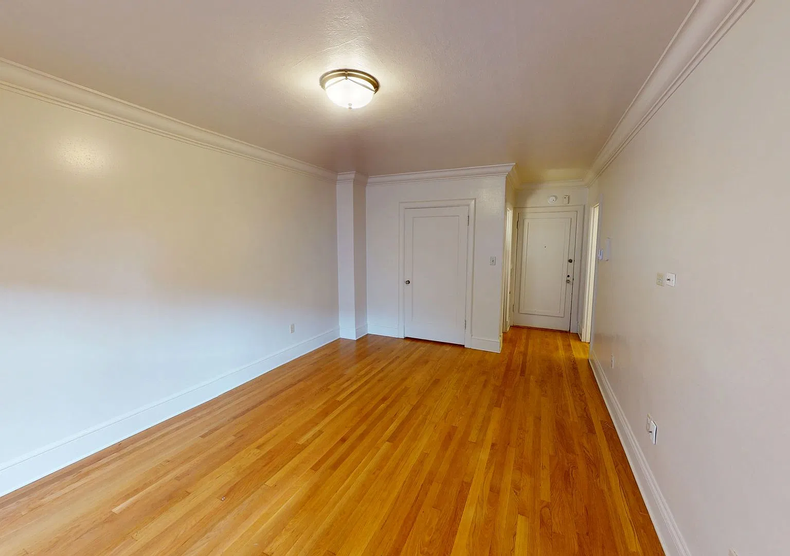 Stanford Apartments — Photo 2