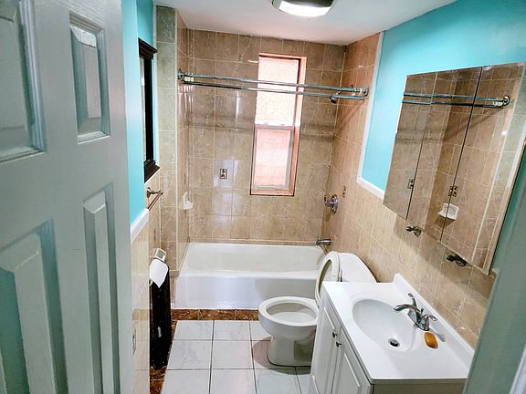 4th image of 1553 Leland Ave #1