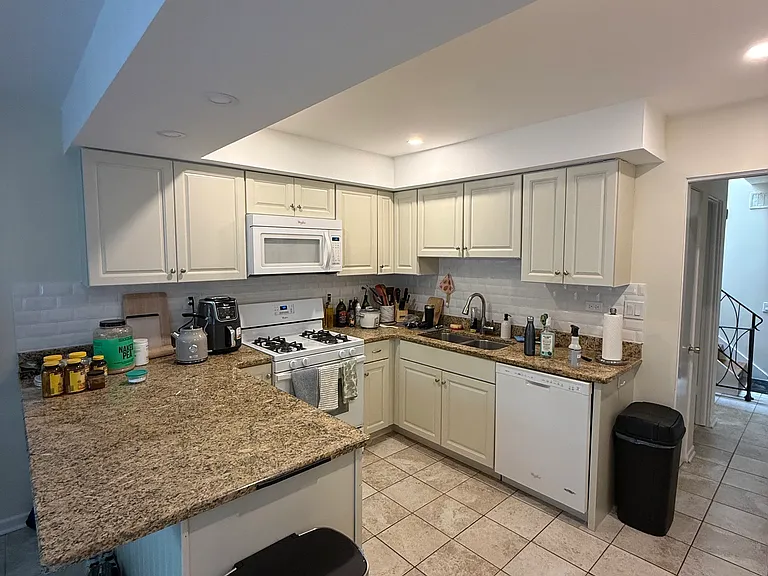 370 Park Ave #E — Photo 6
