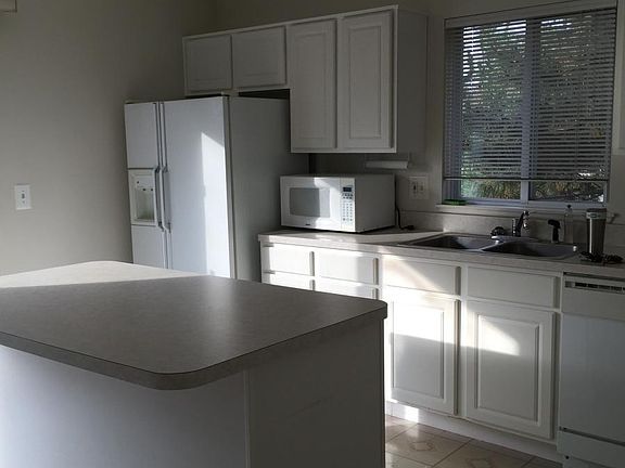 2nd image of 998 S Darla Ct