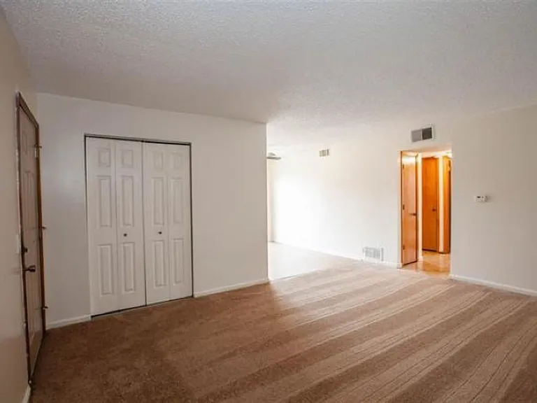701 Dondee Dr #10 — Photo 3