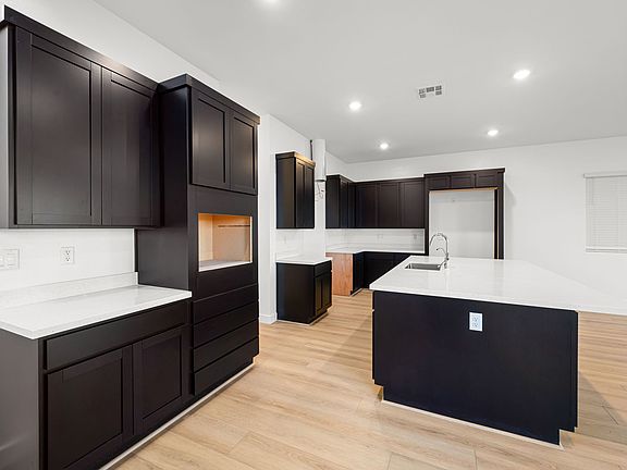3 web or mls Lennar 10023 DECANO RIDGE ST 3