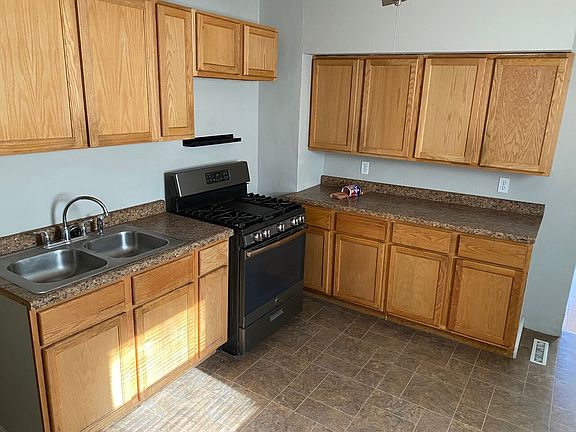 2nd image of 2320 5th St NE Unit 1