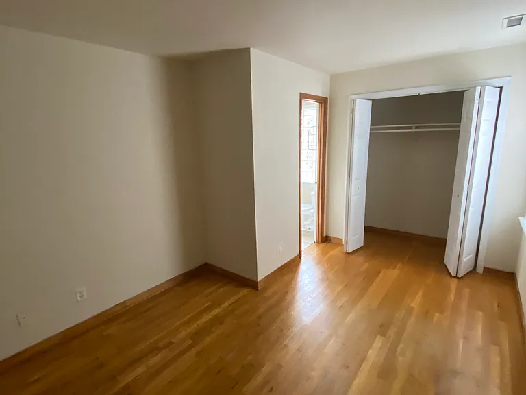 909 W Grace St #6 — Photo 14