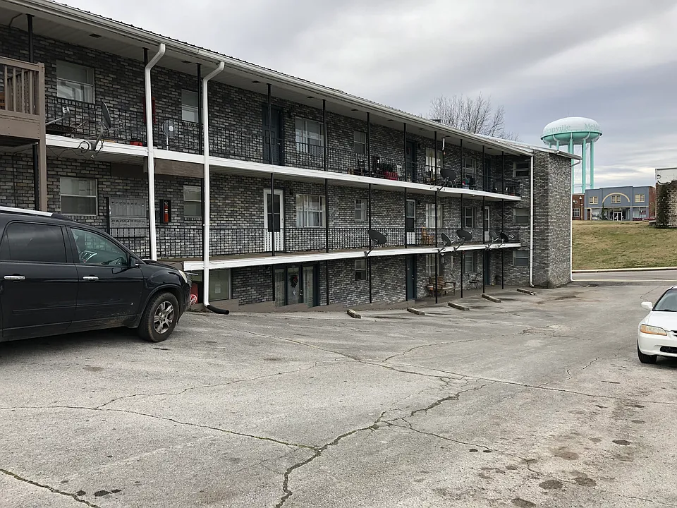110 Lyon St #1R