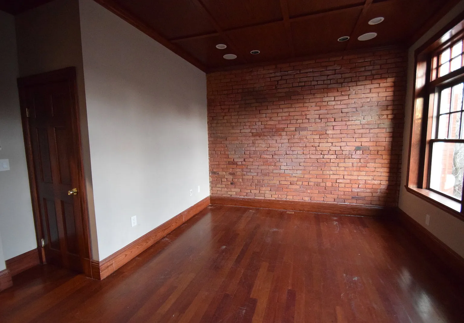 4 bed, 2.0 bath, $5,200 — Photo 3