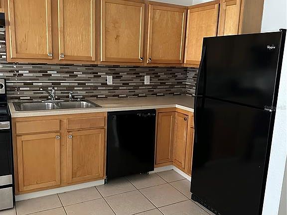 4th image of 752 E Broome St #756