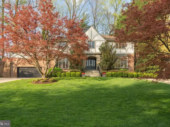 7204 Loch Lomond Dr, Bethesda, MD 20817