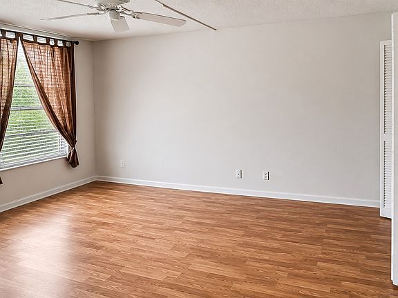 5th image of 2650 S Course Dr APT 307