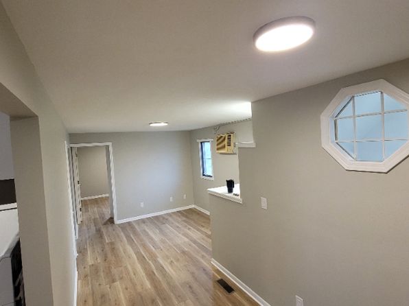 R2-457 W Broadway St