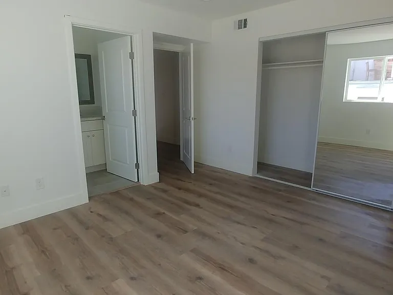 14427 Tiara St — Photo 14
