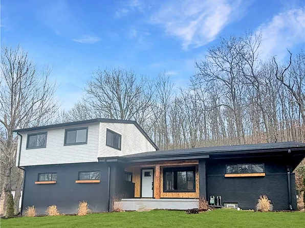 114 Locust St S, Hopwood, PA 15445