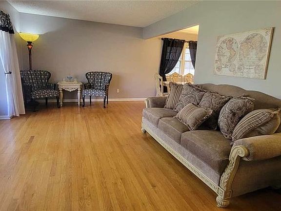 5th image of 11627 Minor Dr