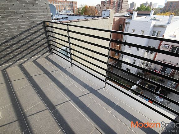 3rd image of 1420 31st Ave #2