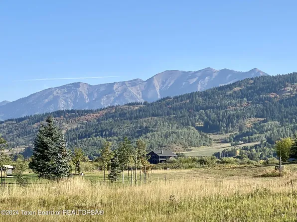48 River Trail Cir, Alpine, WY 83128