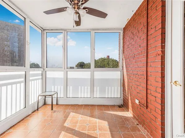 3725 Henry Hudson Parkway West image 5 of 27