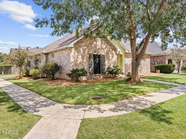 137 Kingspointe Cir, Lafayette, LA 70508