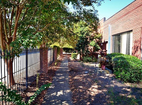 2nd image of 211 Johnson Ave