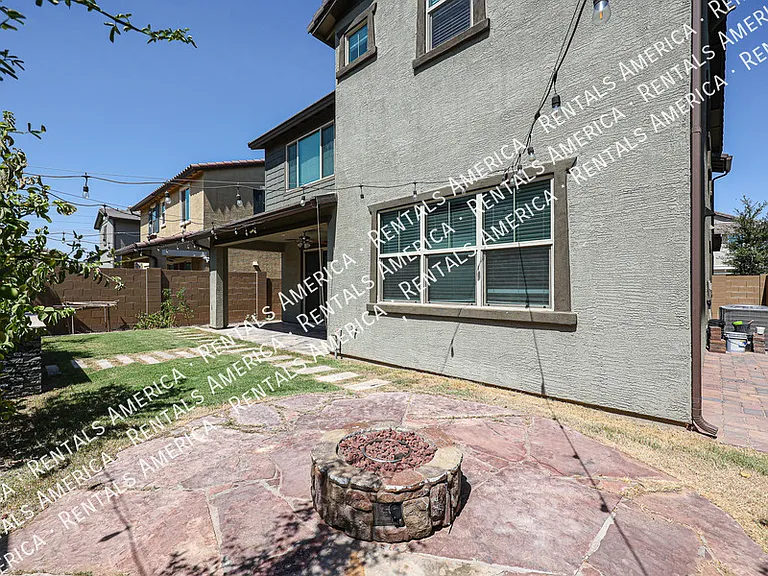 1051 E Armstrong Way — Photo 49