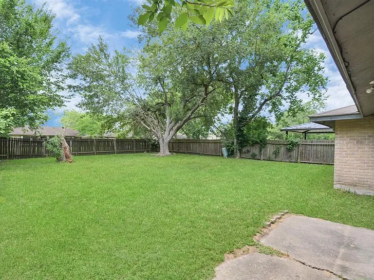 4803 Beechaven St — Photo 26