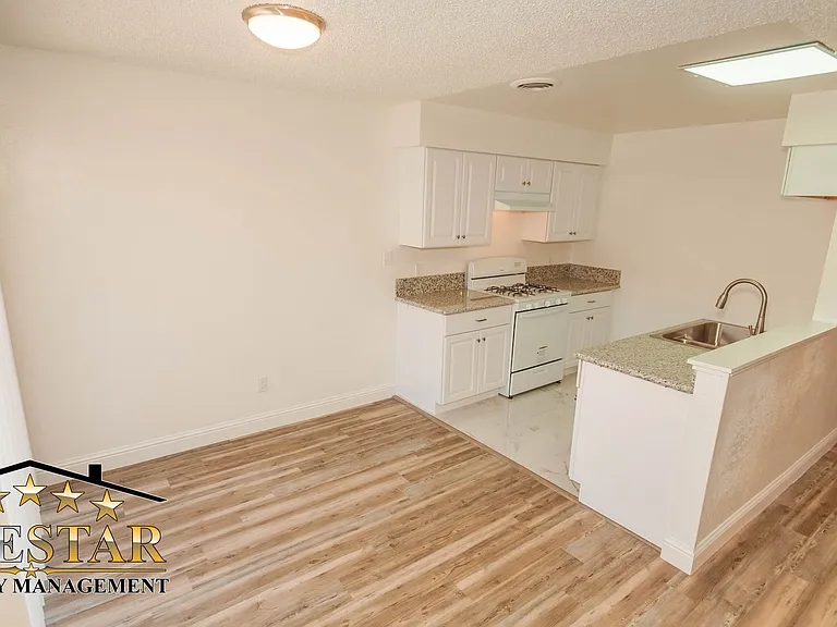 904 Valhalla Dr — Photo 7