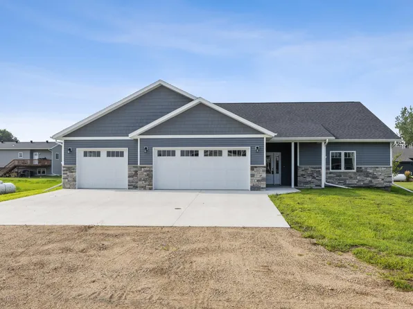 305 Prairie Dr N, Hankinson, ND 58041