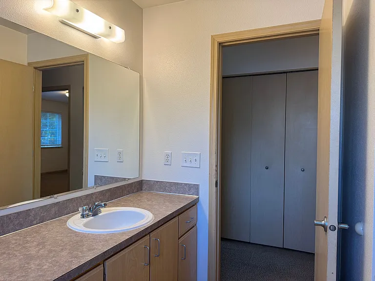 Quiet 2-Bed 2-Bath Apartments Close to WOU with Beautiful Landscaping In-Unit Washer/Dryer — Photo 8