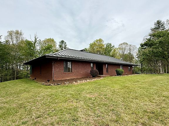 3rd image of 531 Northwoods Ln